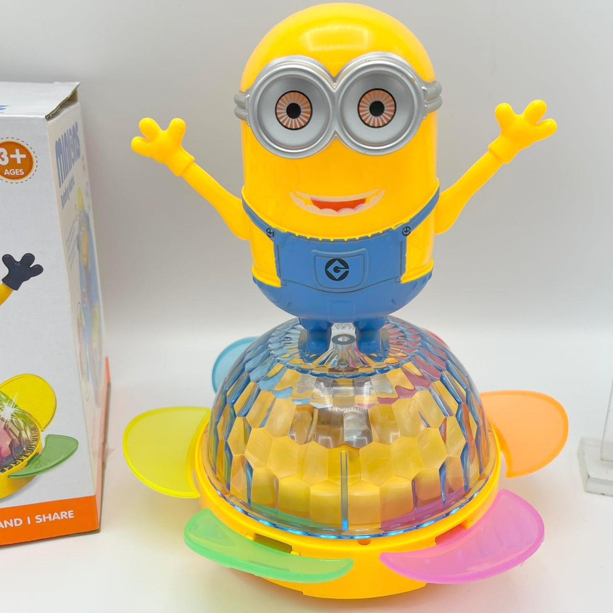 Minions - 3D Lights & Rotation