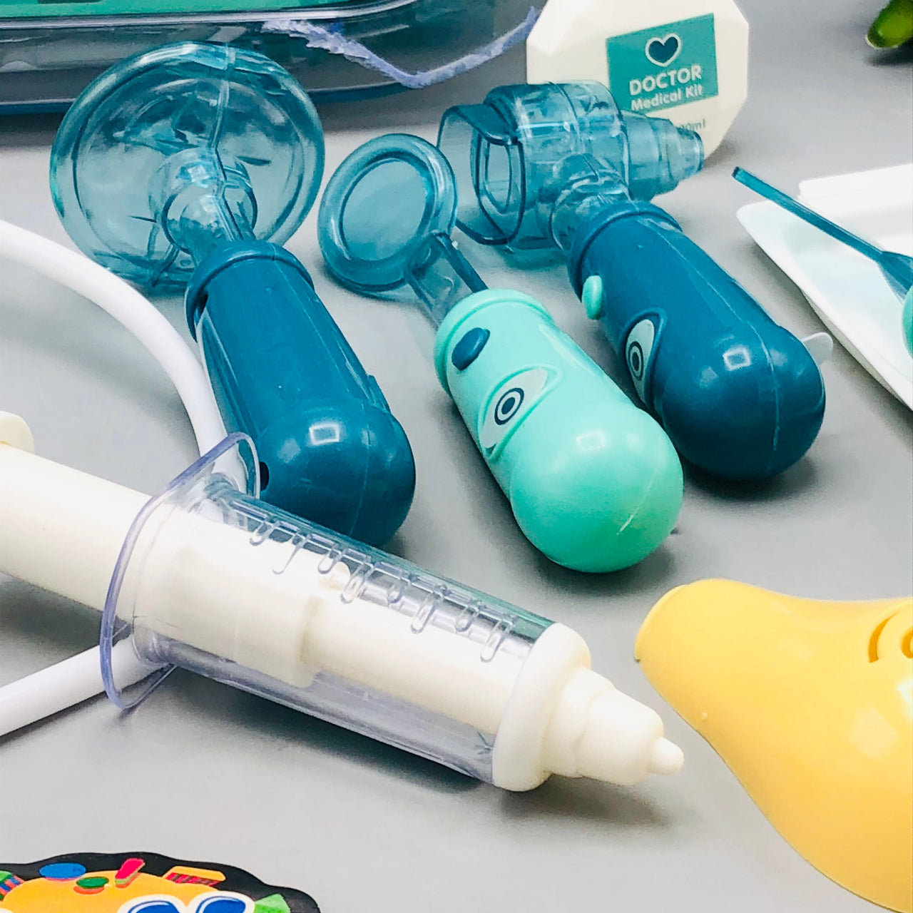 13Pcs Kids Pretend Play Doctor Kit With Acrylic Box - Green