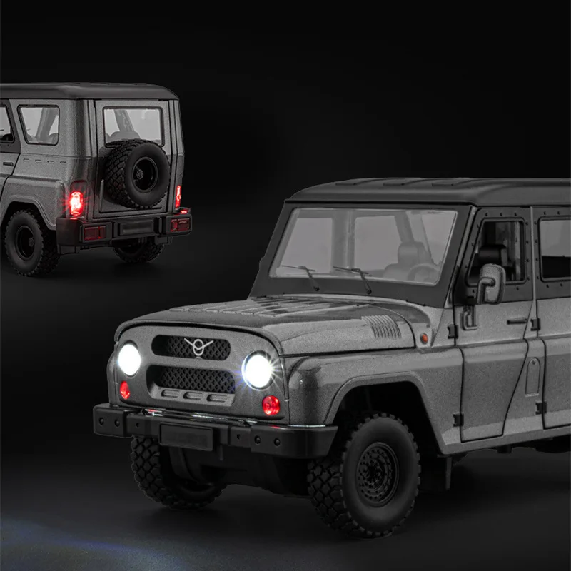 1:18 Diecast Russia UAZ Hunter SUV Model