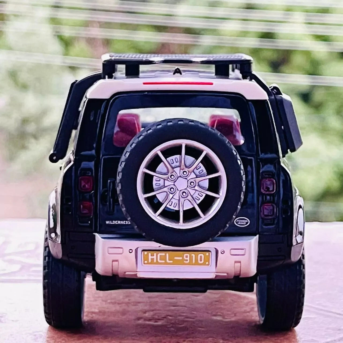 1:22 Diecast Land Rover Defender Model Car