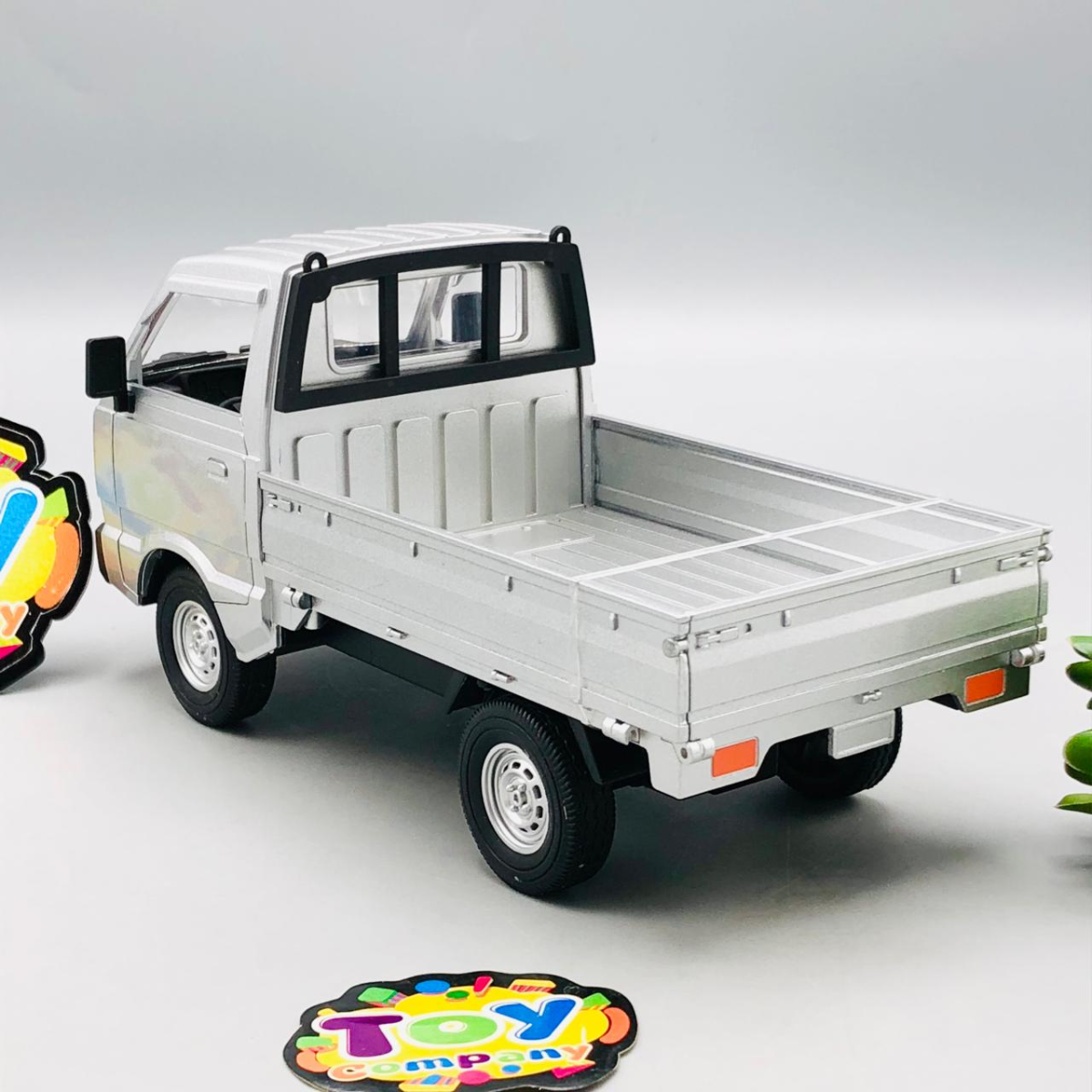 1:24 Diecast Suzuki Pickup Model Truck - Silver