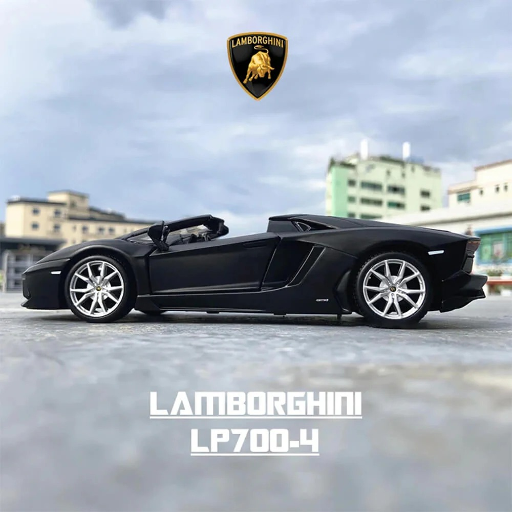 Maisto 1:24 Aventador Roadster Model