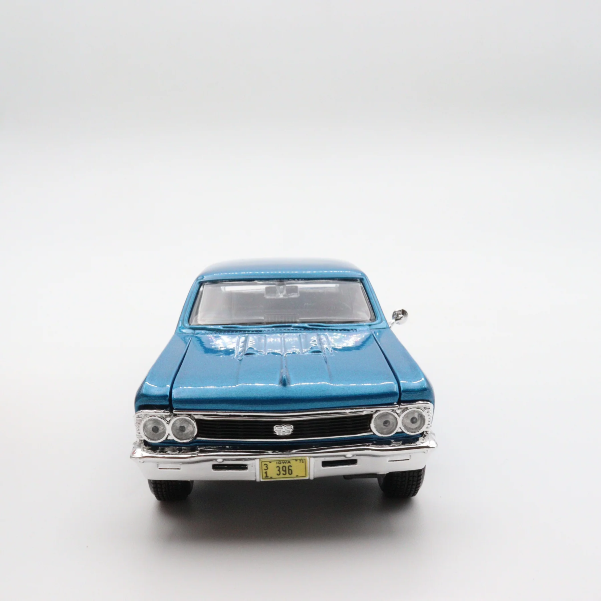 Maisto 1:24 1966 Chevrolet Chevelle SS 396 Model