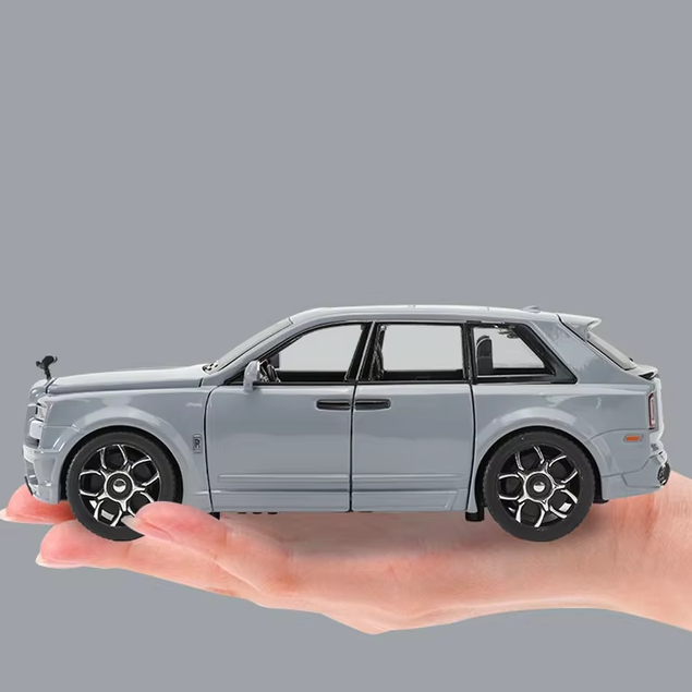 1:32 Diecast Rolls Royce Cullinan Model Car