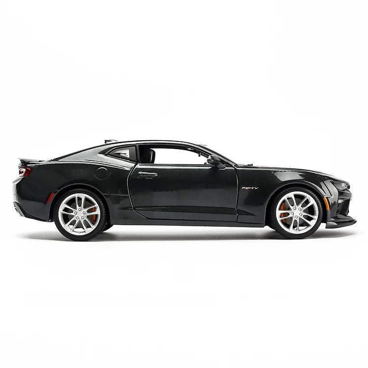 Maisto 1:18 Diecast Chevrolet Camaro 50th Anniversary 2017