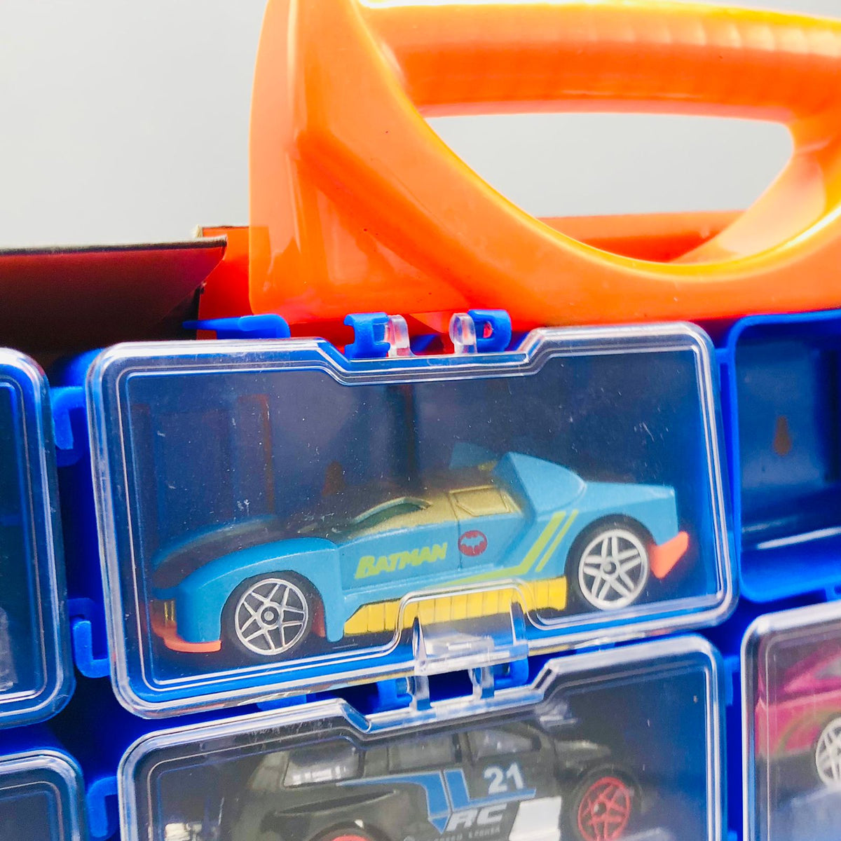 16Pcs Mini Diecast Inertial Cars With Display Racks - Minor Fault