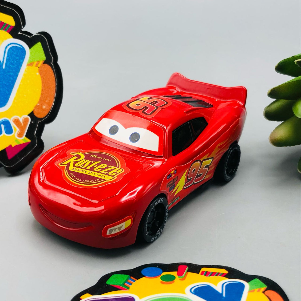 McQueen Inertial Container Truck With 2Pcs Alloy Cars
