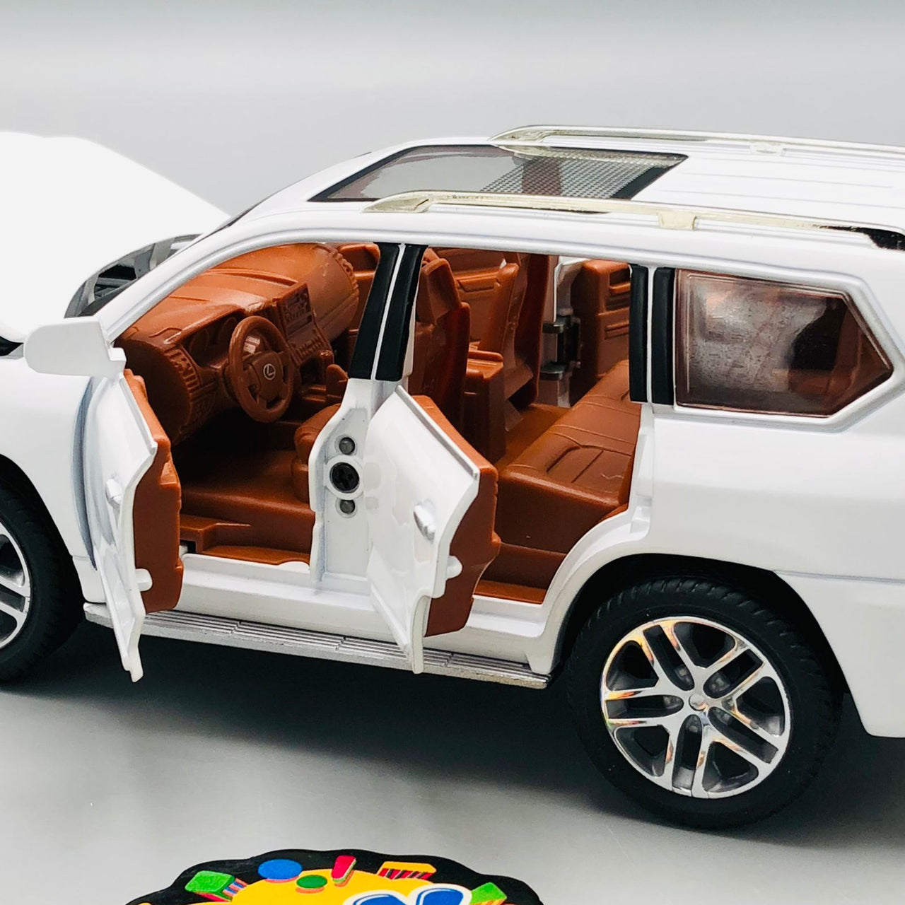 1:24 Diecast Lexus LX570 Model Car