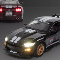 1:32 Diecast Ford Mustang Shelby GT500 With Acrylic Display Box - Black