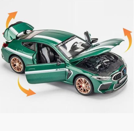 1:32 Diecast BMW M8 With Acrylic Display Box - Green