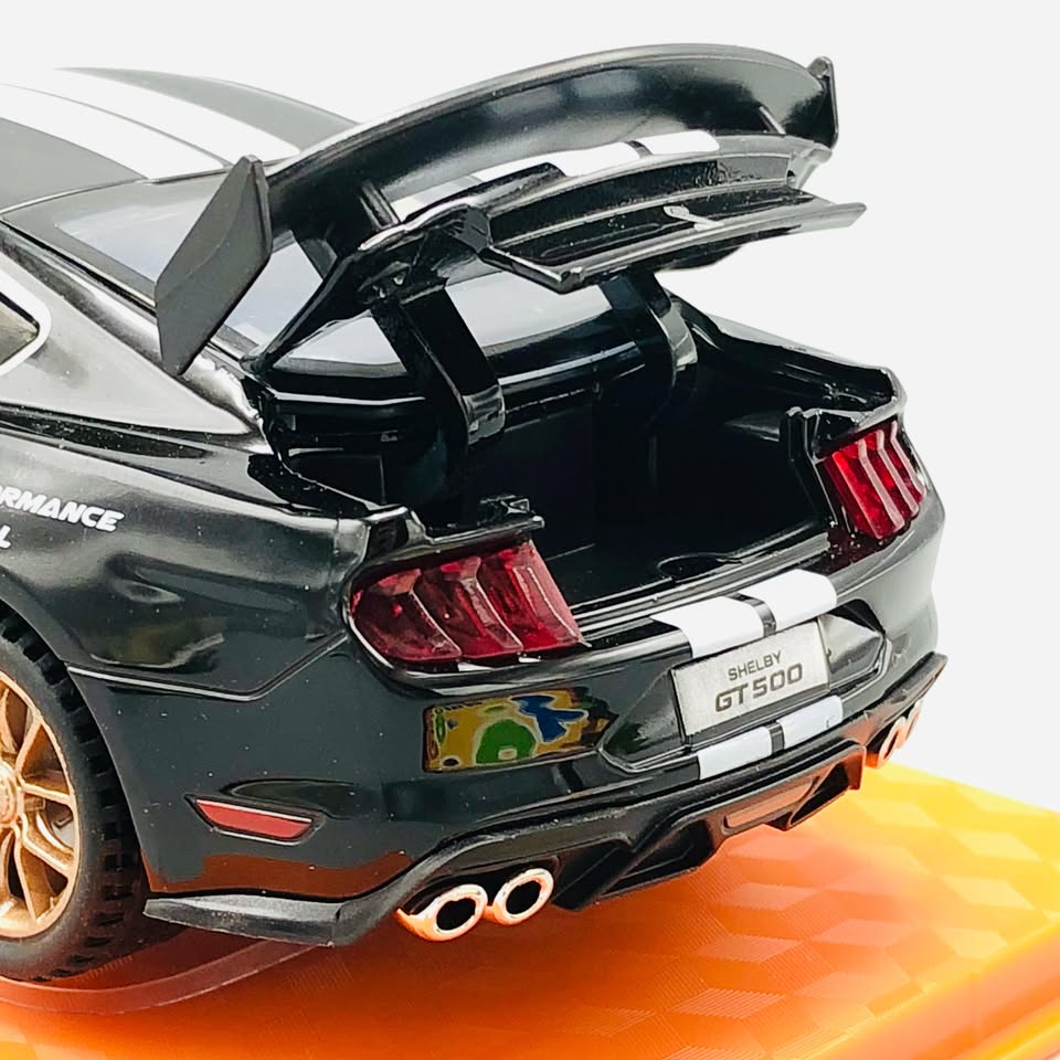 1:32 Diecast Ford Mustang Shelby GT500 With Acrylic Display Box - Black