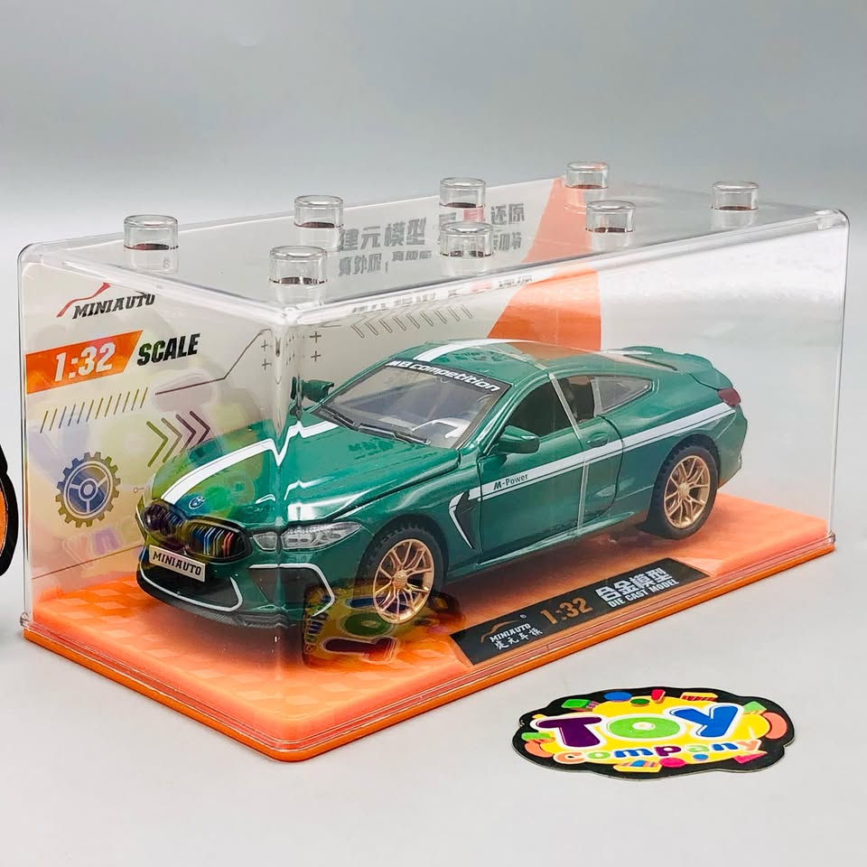 1:32 Diecast BMW M8 With Acrylic Display Box - Green