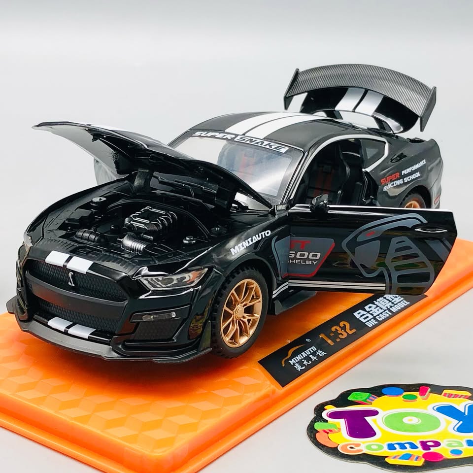 1:32 Diecast Ford Mustang Shelby GT500 With Acrylic Display Box - Black