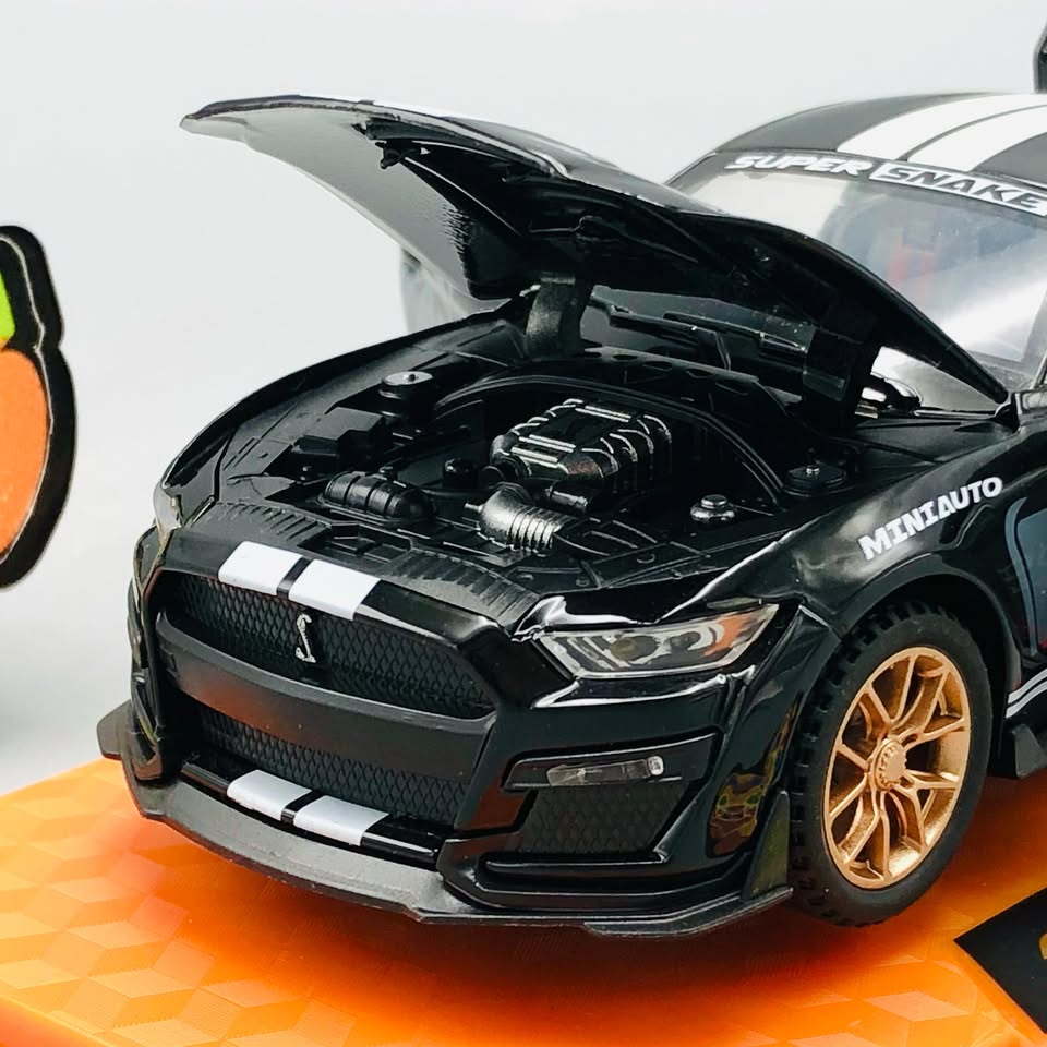 1:32 Diecast Ford Mustang Shelby GT500 With Acrylic Display Box - Black