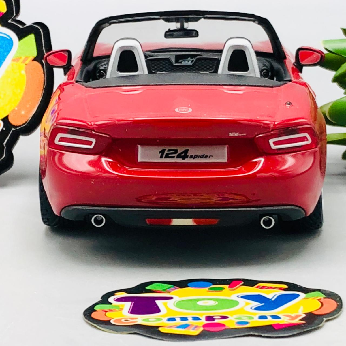 Bburago 1:24 Diecast Fiat 124 Spider Model