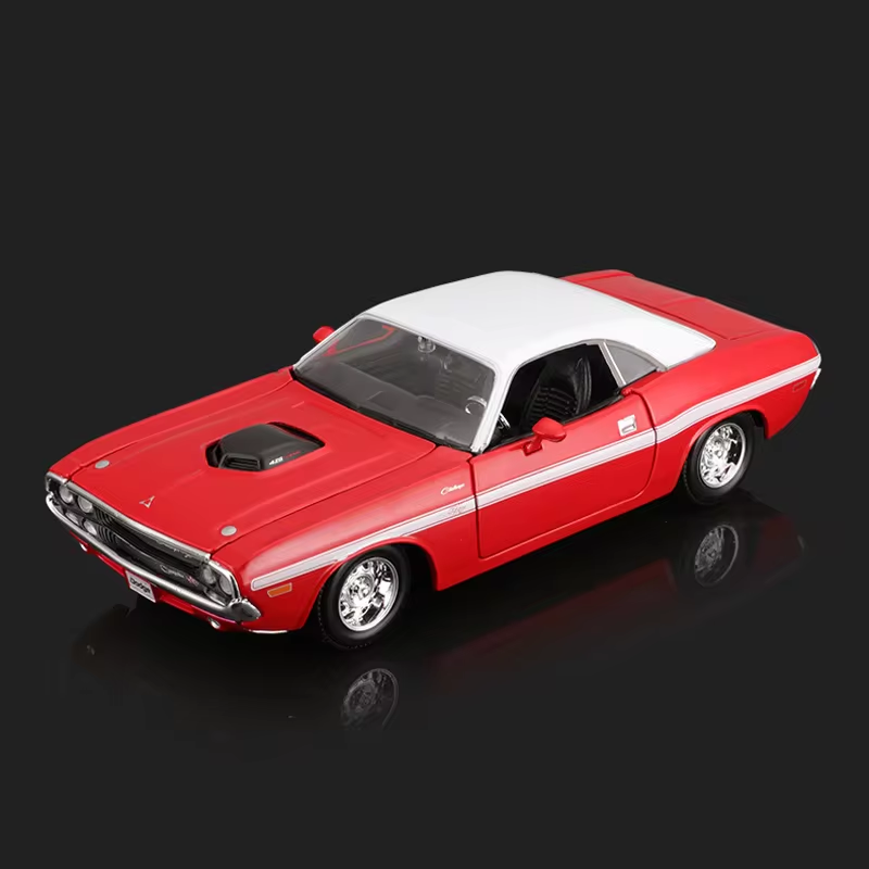 Maisto 1:24 1970 Dodge Challanger R/T Coup Model