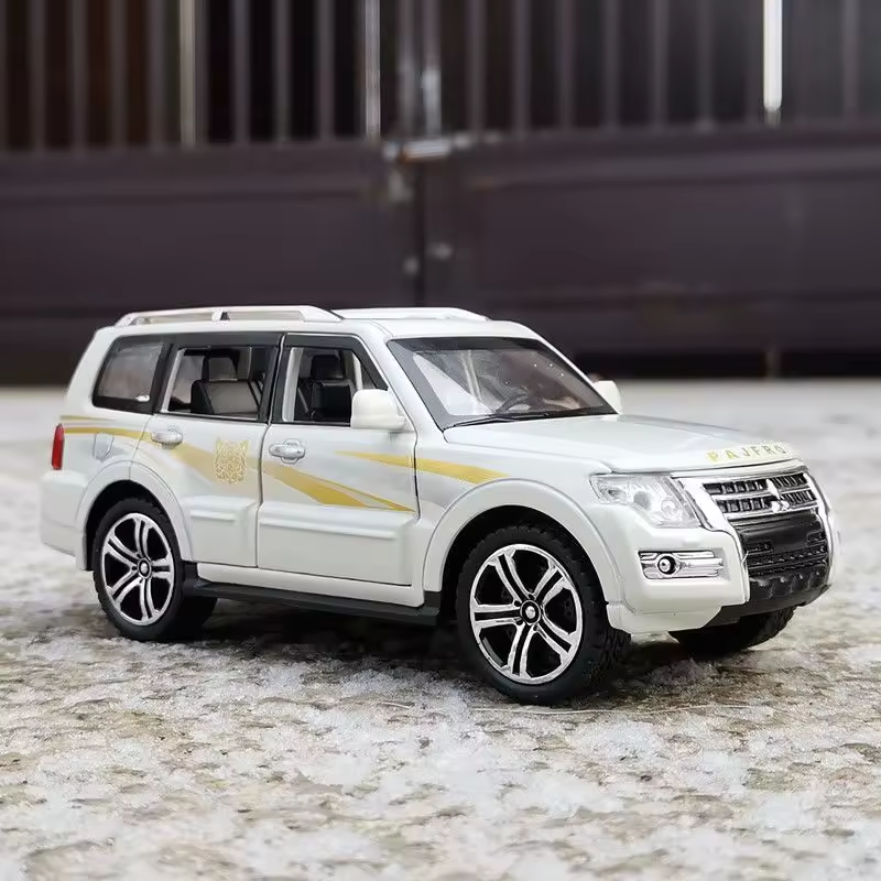 1:32 Diecast Mitsubishis Pajero model Car