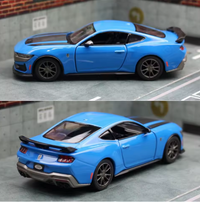 1:38 Kinsmart 2024 Ford Mustang Dark Horse
