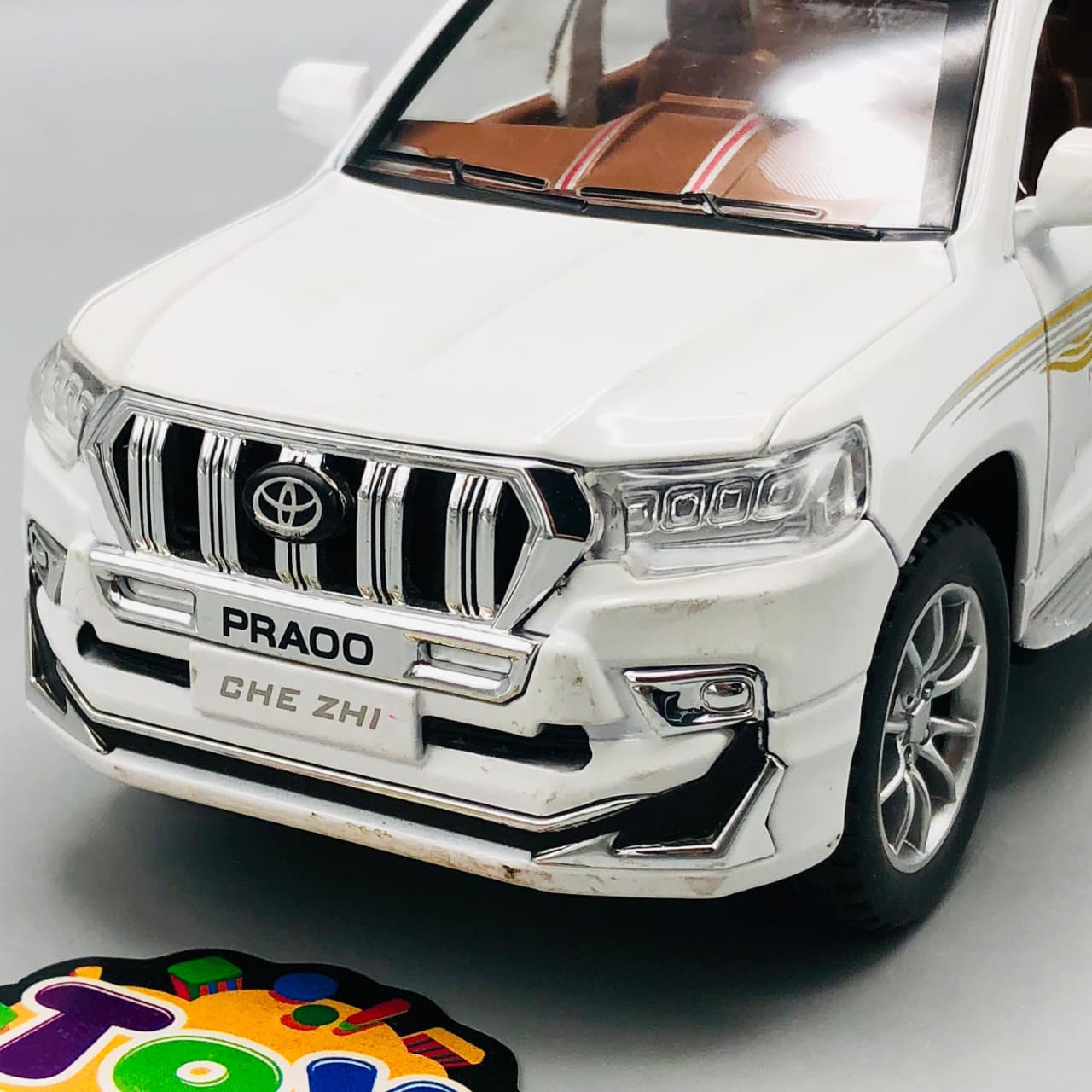 1:24 Diecast Land Cruiser Prado Model Car - Minor Fault