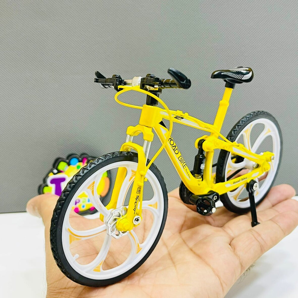1:8 Scale Alloy Sports Bicycle (Toy)