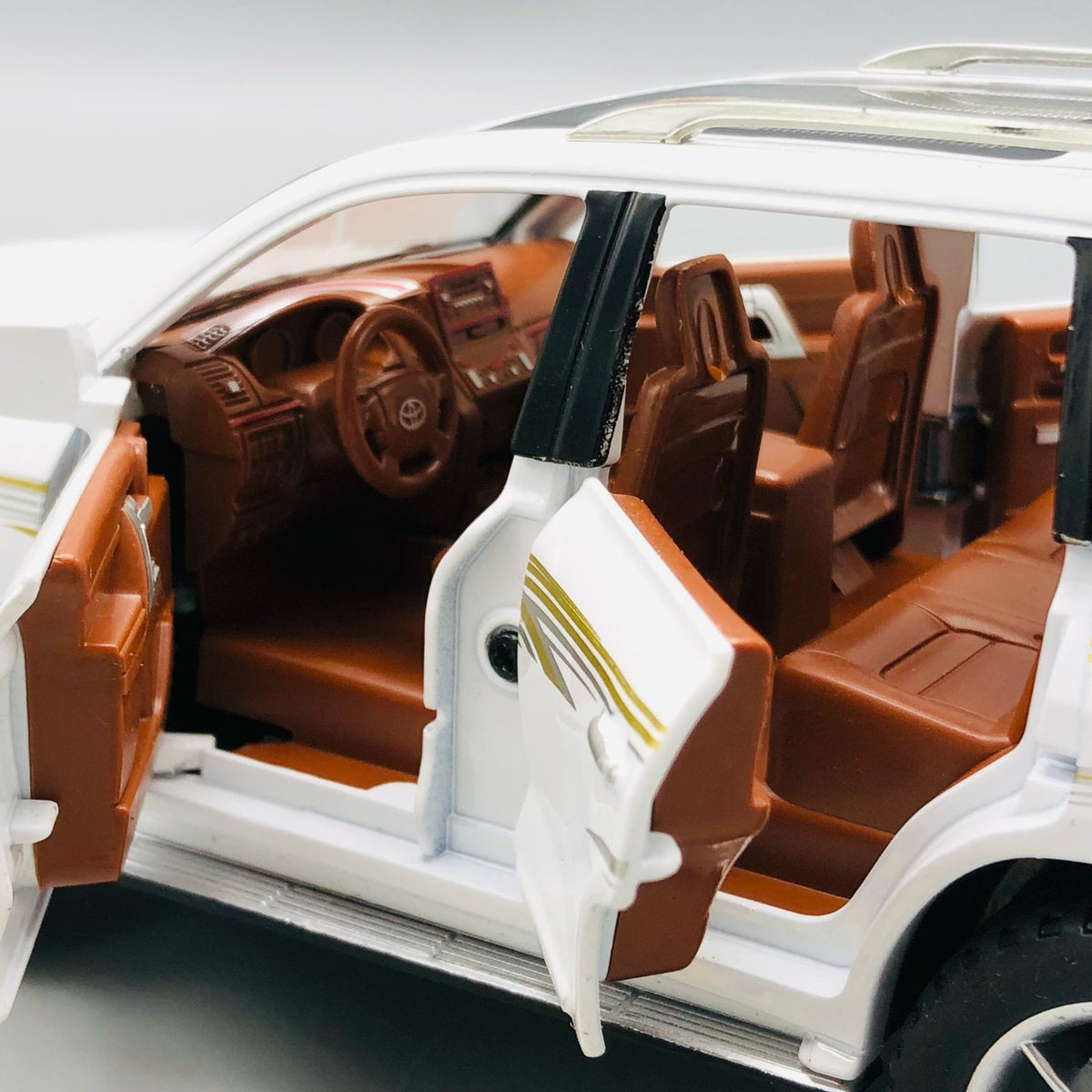 Diecast 1:24 Land Cruiser Prado Without Box - Minor Fault