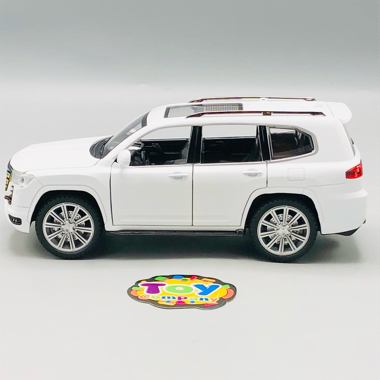 1:24 Diecast Land Cruiser LC300 Model Car With Smoke