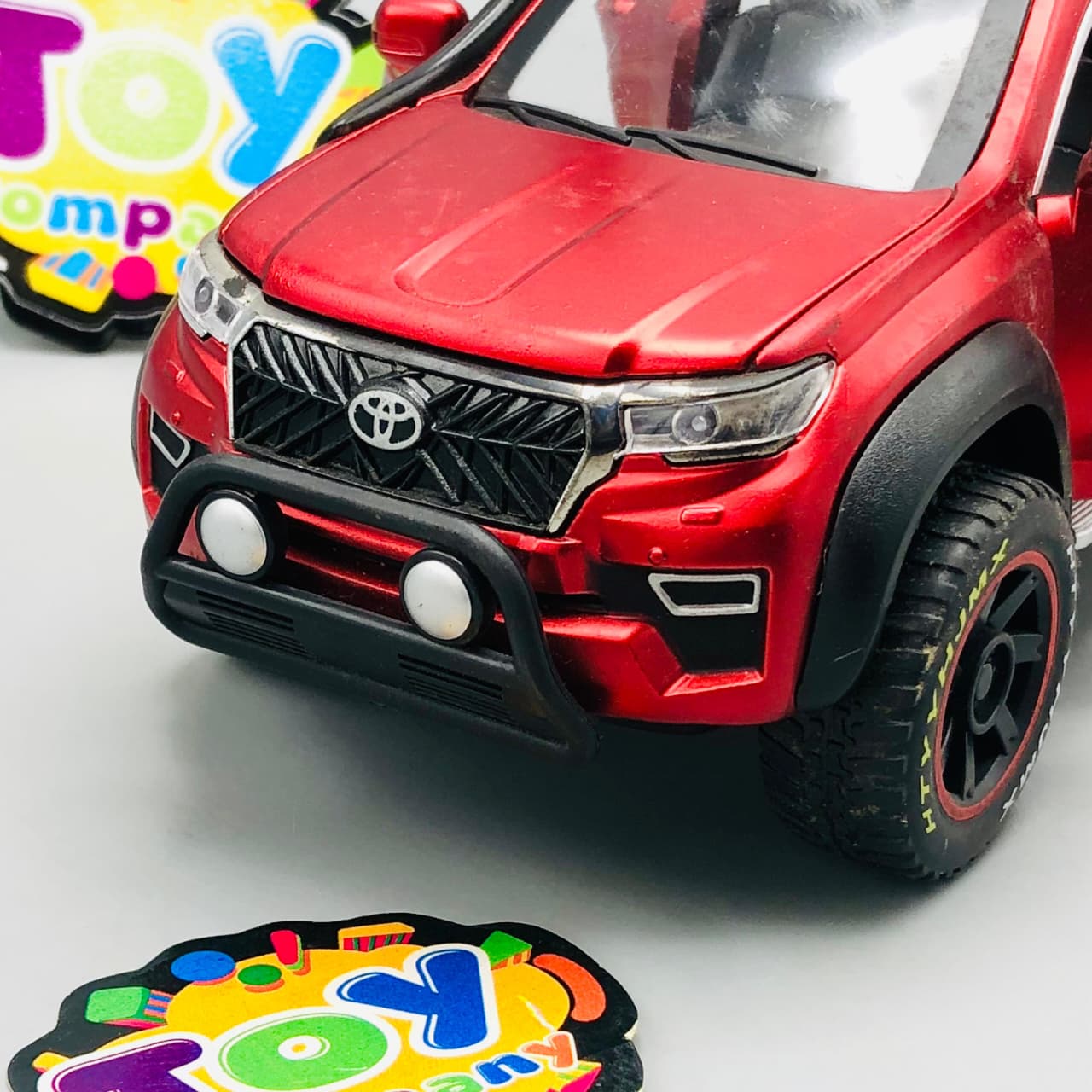 1:24 Diecast Toyota Land Cruiser Prado Off-Road Red Red - Minor Fault