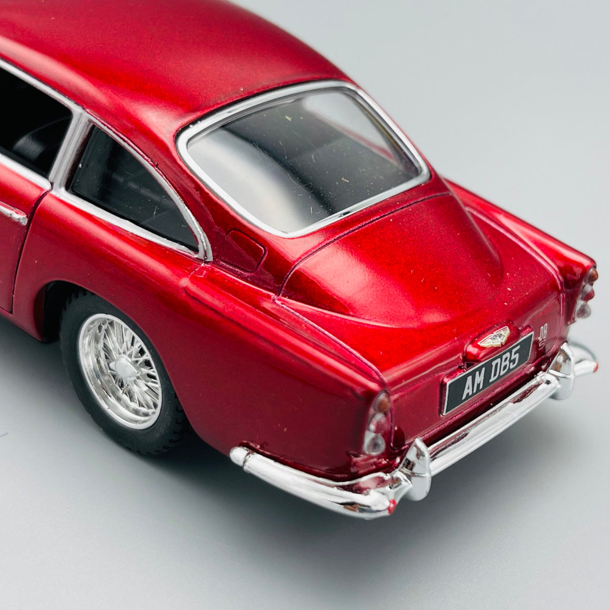 Kinsmart 1963 Aston Martin - Diecast Model