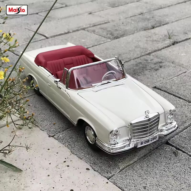 Maisto 1:18 1967 Mercedes Benz 280SE Model