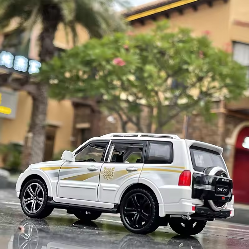 1:32 Diecast Mitsubishis Pajero model Car