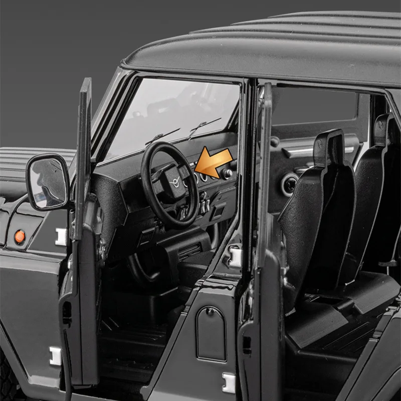 1:18 Diecast Russia UAZ Hunter SUV Model