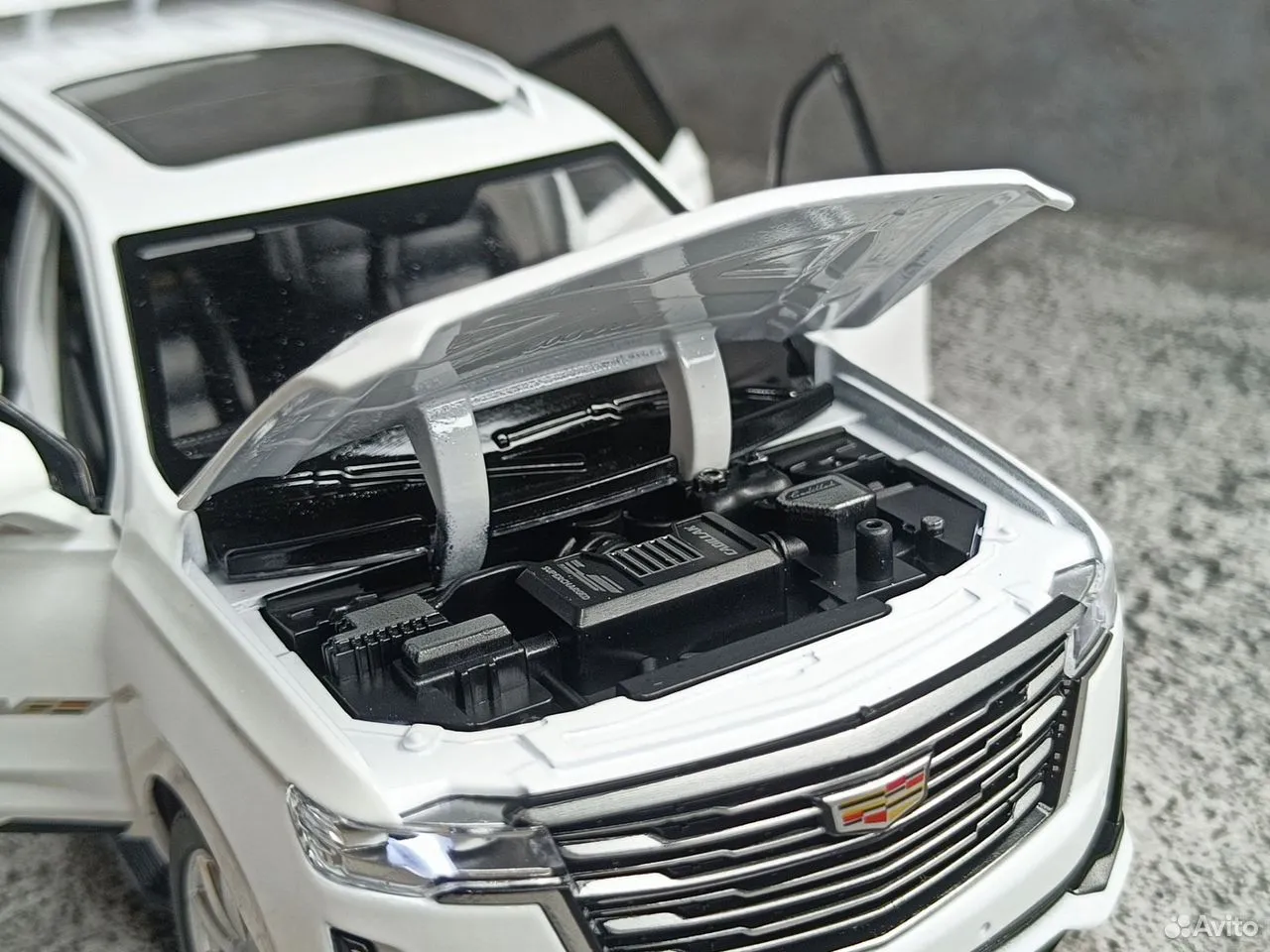 1:24 Diecast Cadillac Escalade 600 Simulation Model
