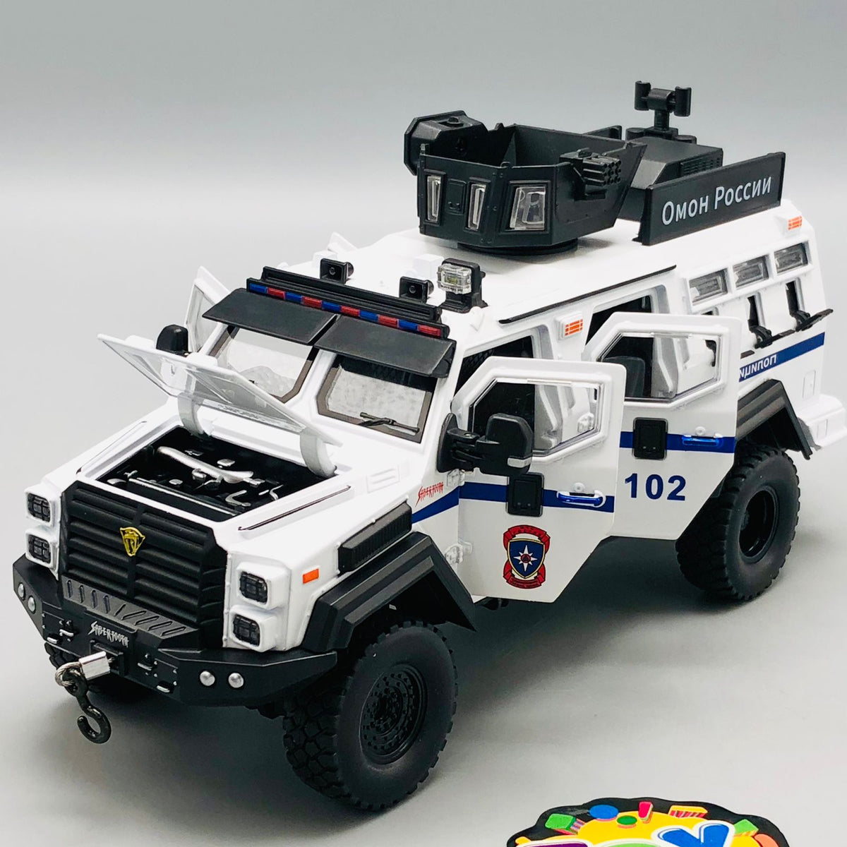1:24 Diecast Sabertooth Tiger Armor Vehicle