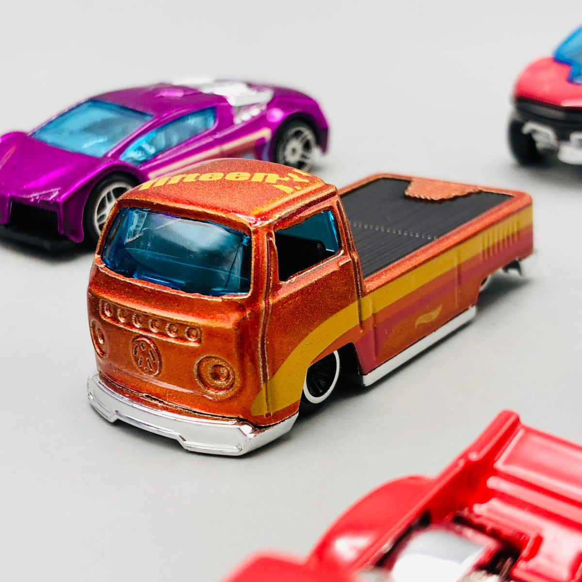 Hot Wheel Diecast Set of 6 Cars with Display Racks - Minor Fault