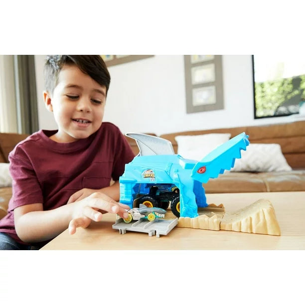 Pit & Launch Shark Track With Monster Truck