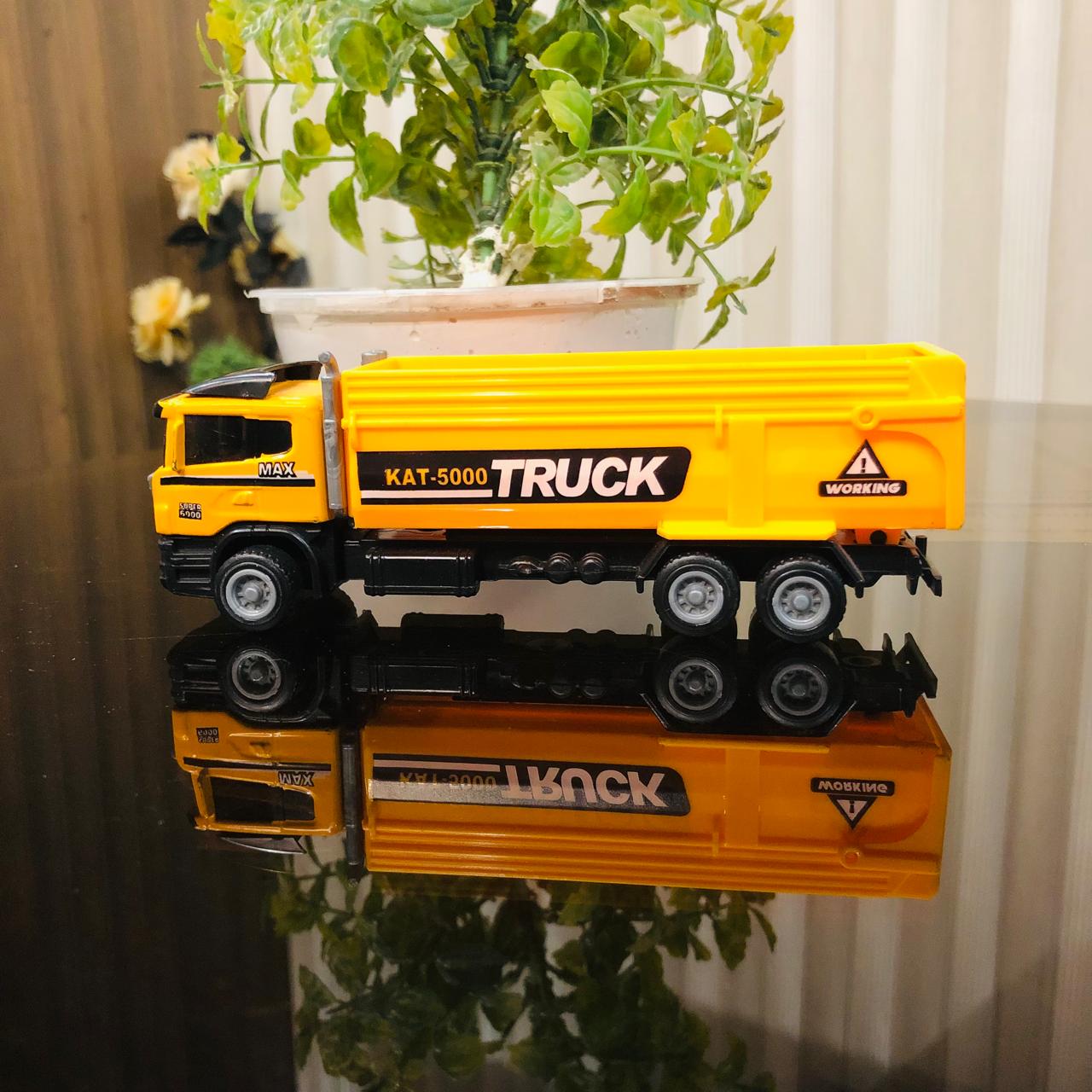 1pc Diecast  Model With Plastic Body