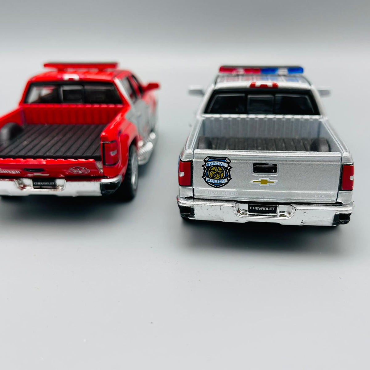 Kinsmart Mtal Body 2014 Chevrolet Silverado (Police/ Fire Fighter)