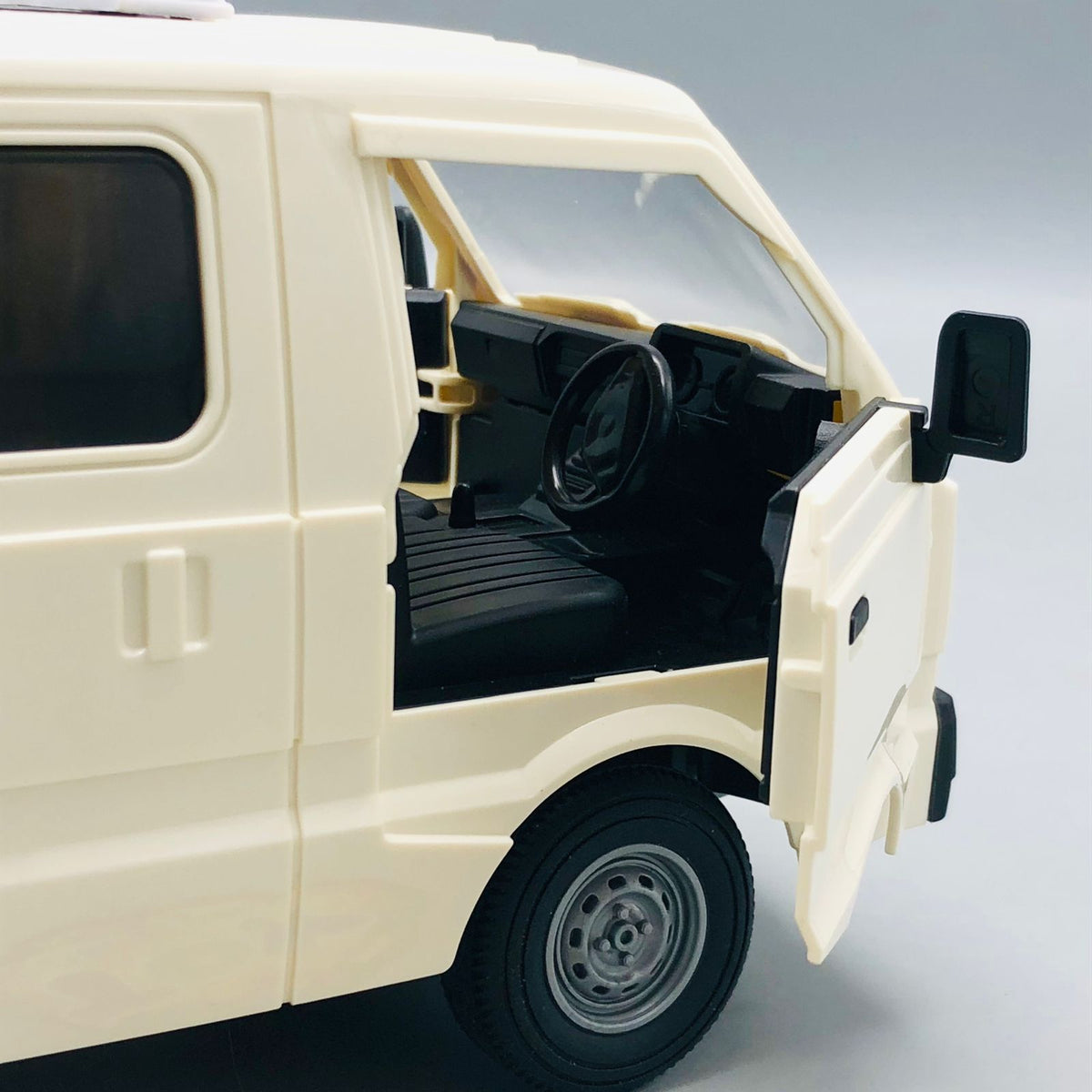 1:16 RC Taxi Van With Spray & Light