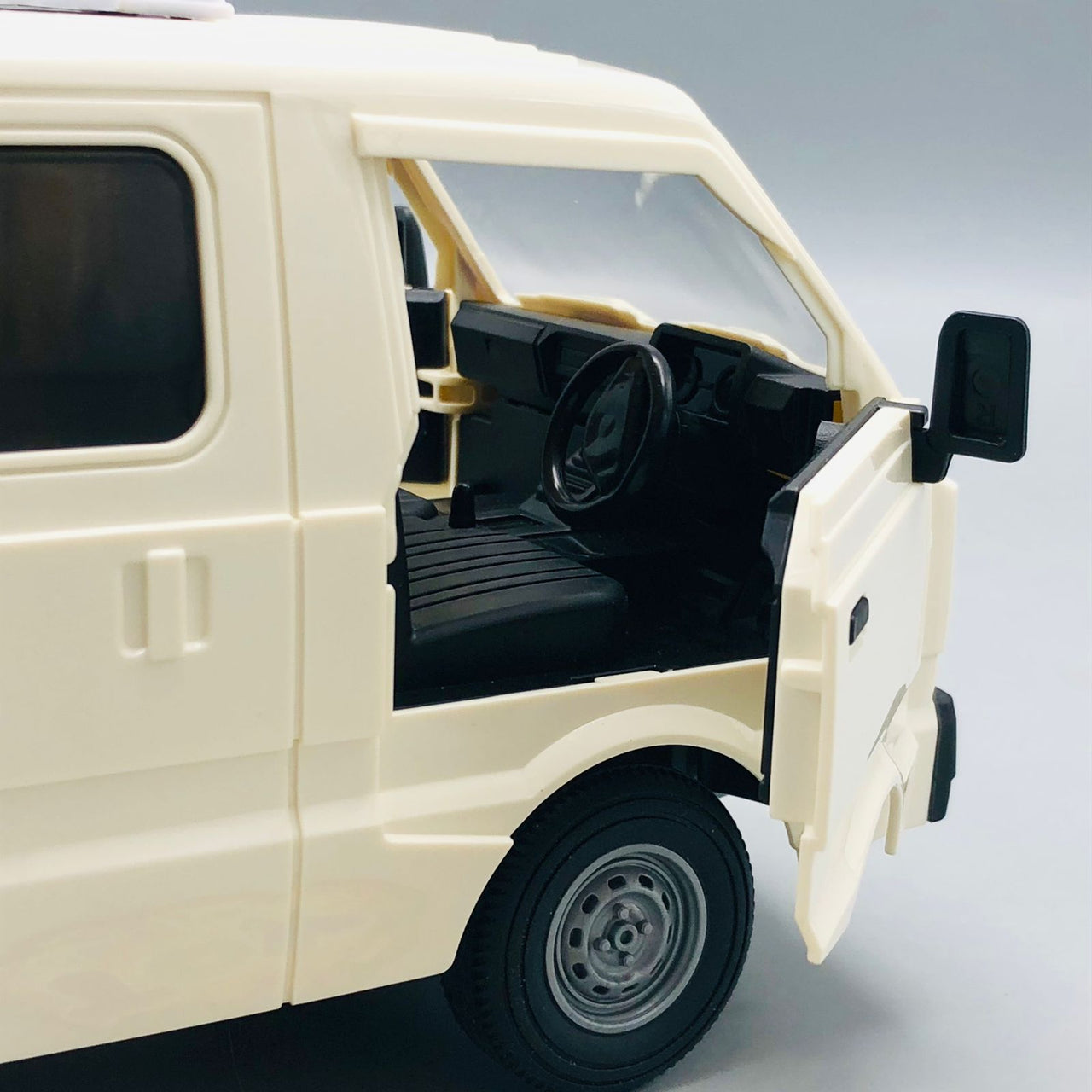 1:16 RC Taxi Van With Spray & Light