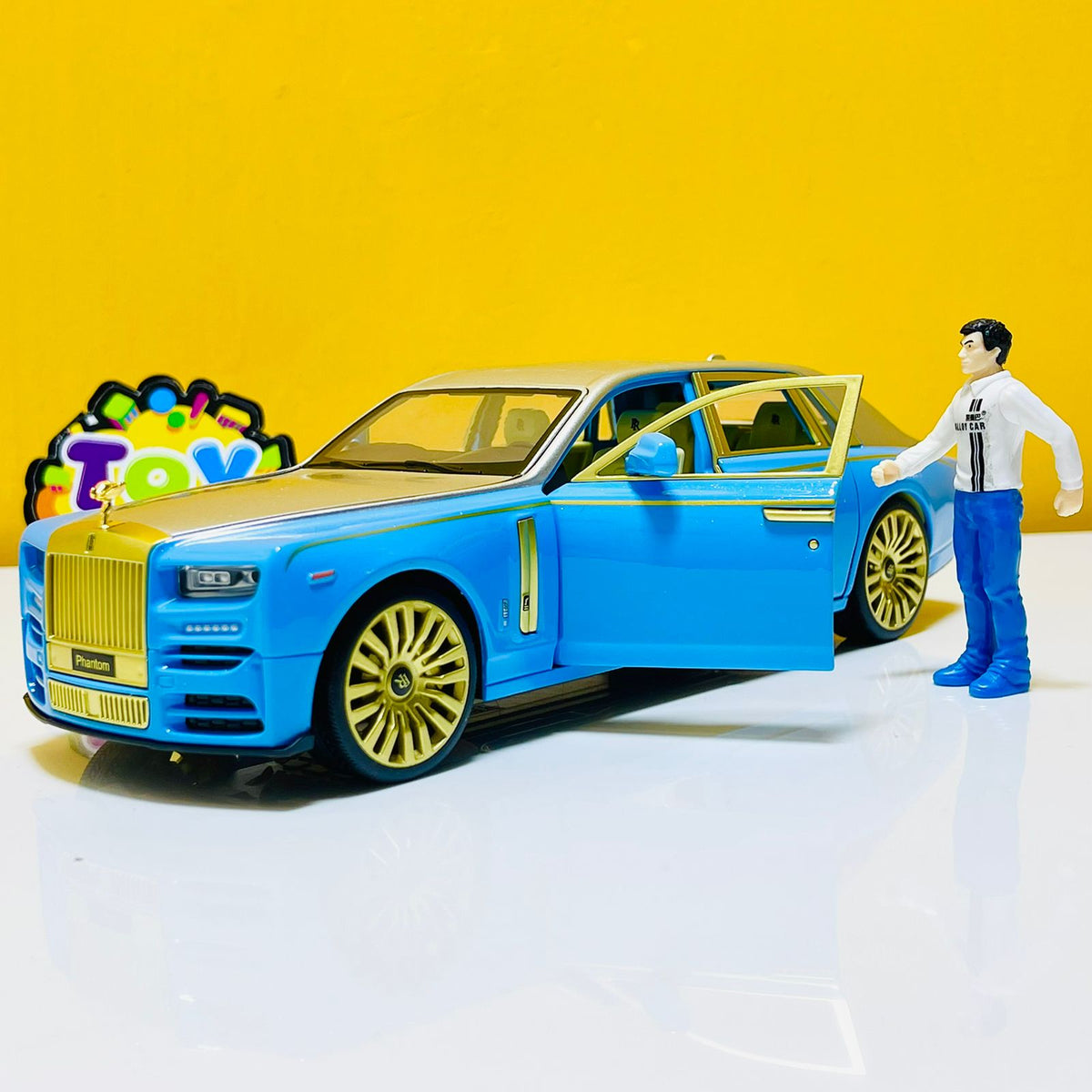 1:24 Diecast Rolls Royce Phantom with Miniature
