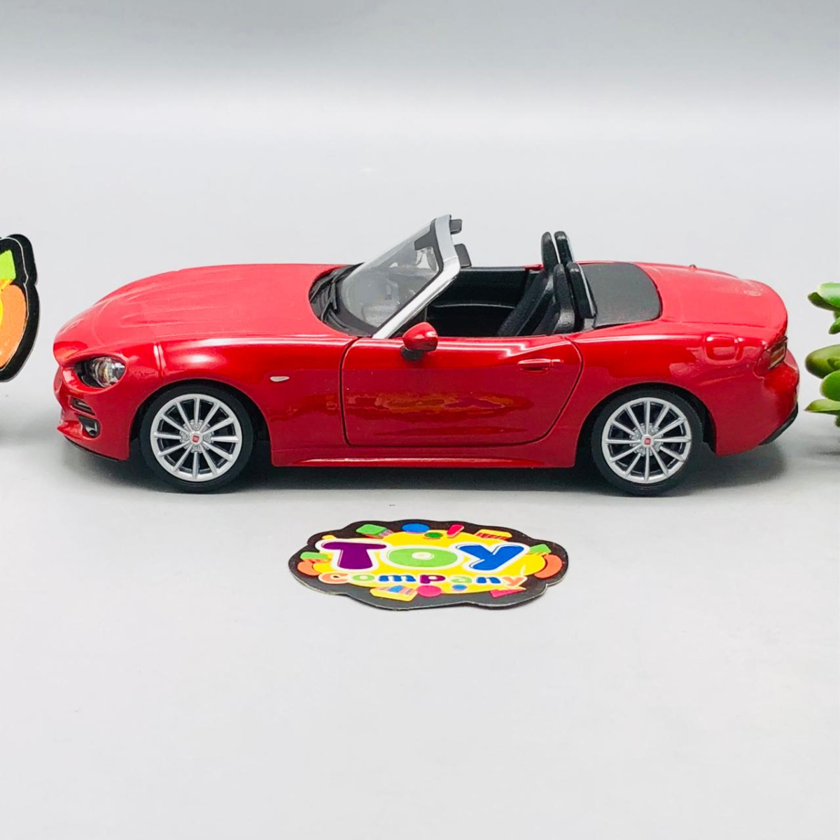 Bburago 1:24 Diecast Fiat 124 Spider Model