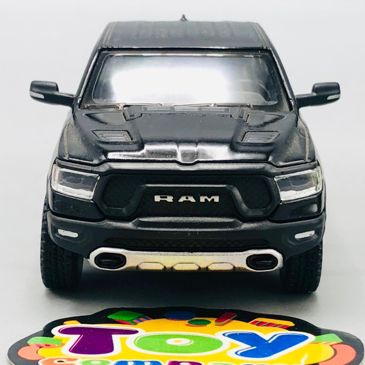 1:36 Kinsmart 2019 Ram 1500 Model Car