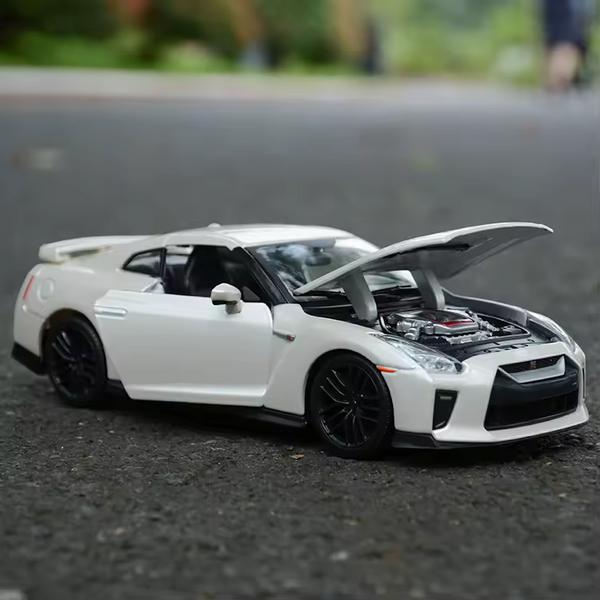 Bburago 1:24 2017 Nissan GT-R Model
