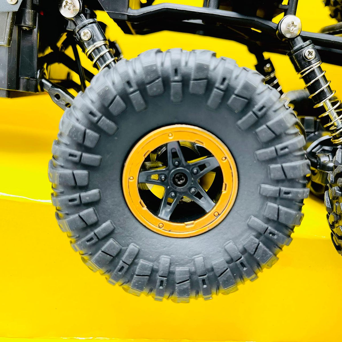 2.4 GHZ RC Metal Body Rock Crawler - 1:10 Scale