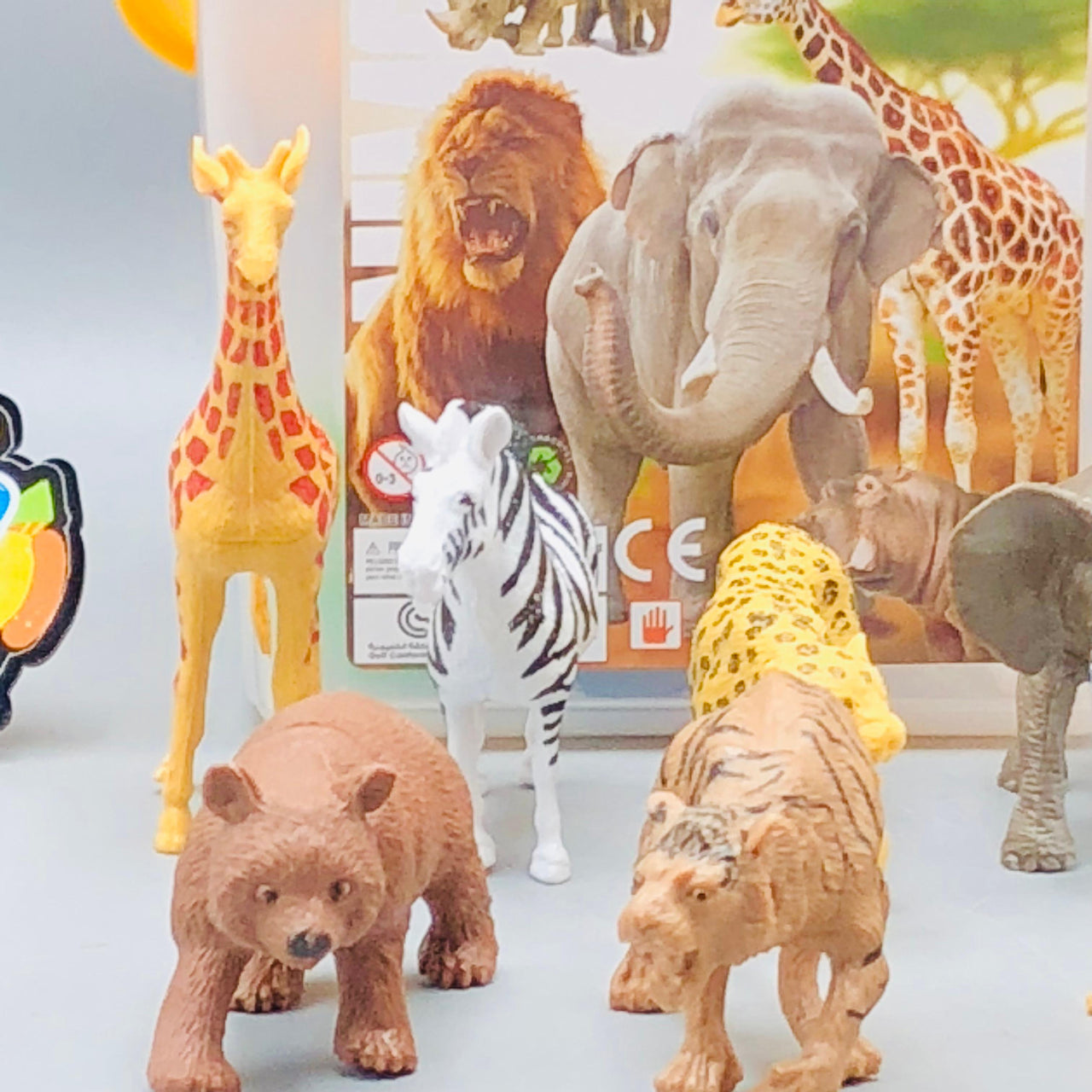 23Pcs Kids Wild Animal World Toy With Storage Box