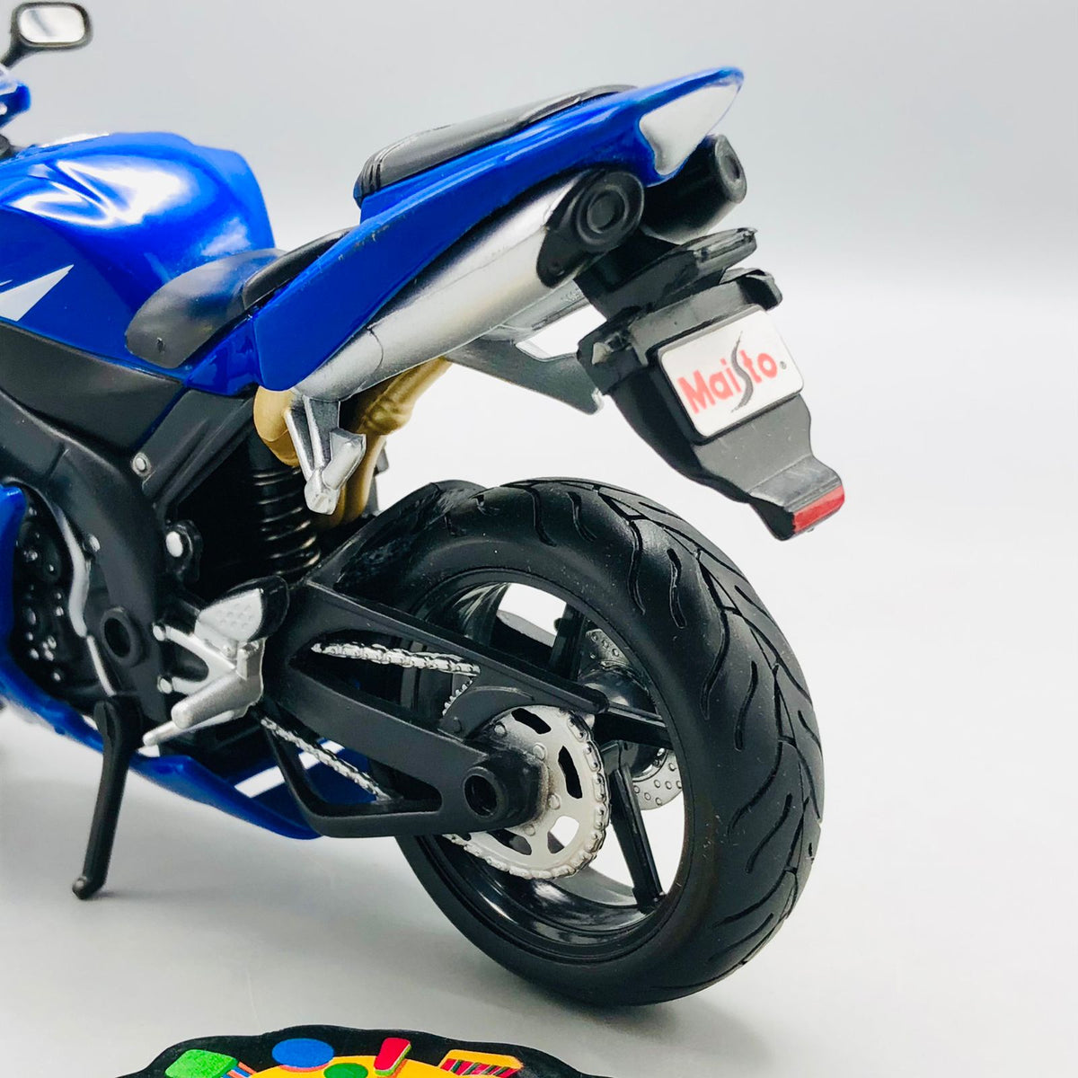 Maisto Diecast 1:12 Yamaha YZF-R1 Model Bike - Without Box