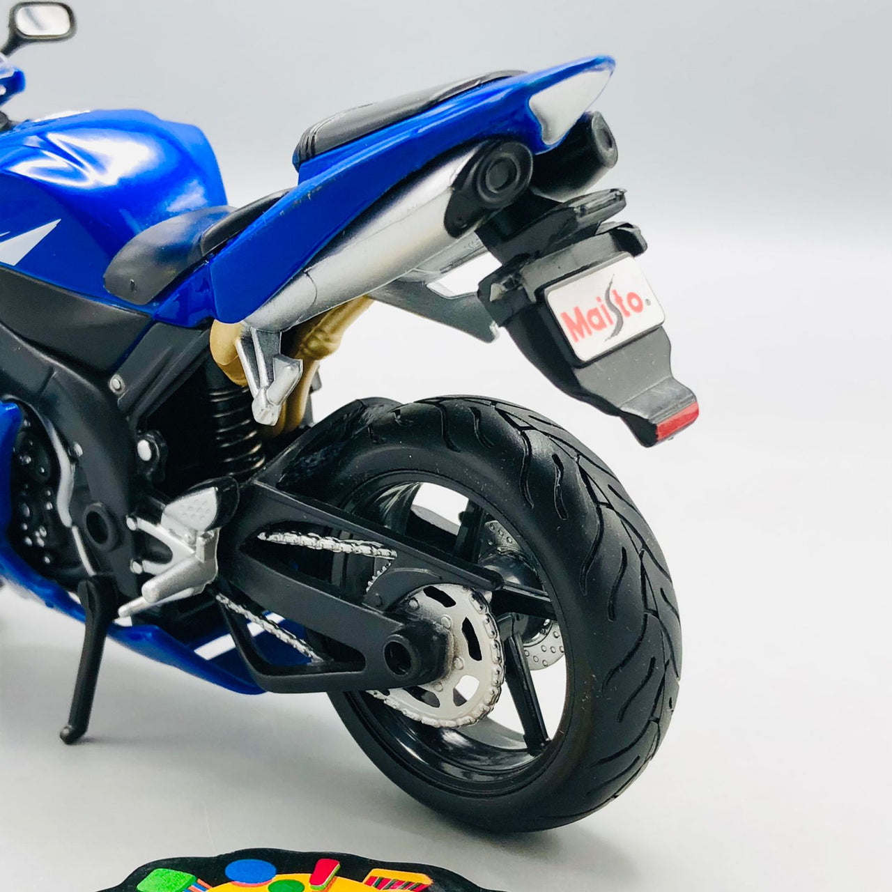 Maisto Diecast 1:12 Yamaha YZF-R1 Model Bike - Without Box