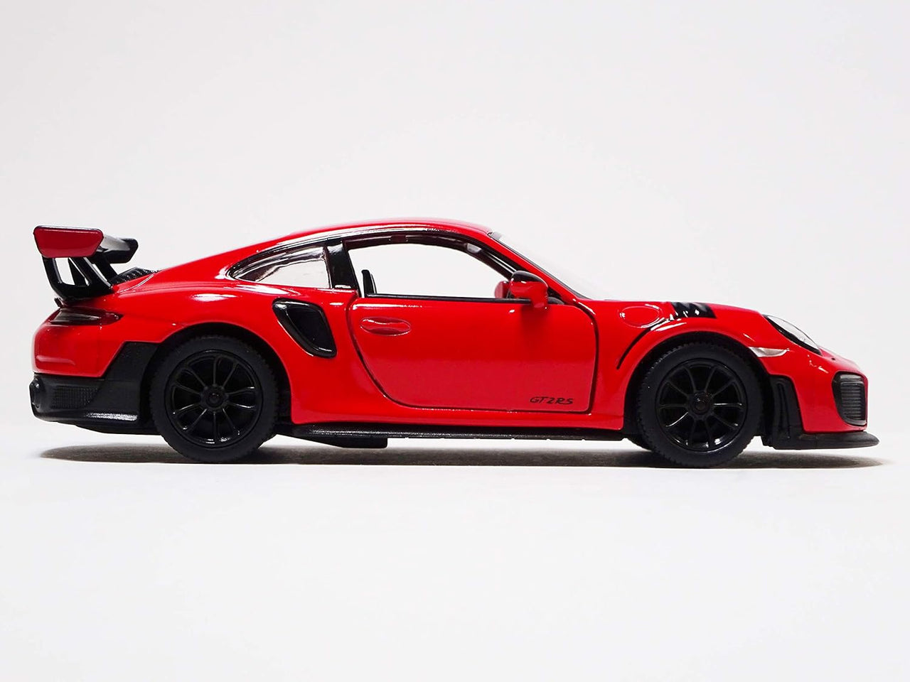 1:36 Kinsmart Porsche 911 GT2 RS