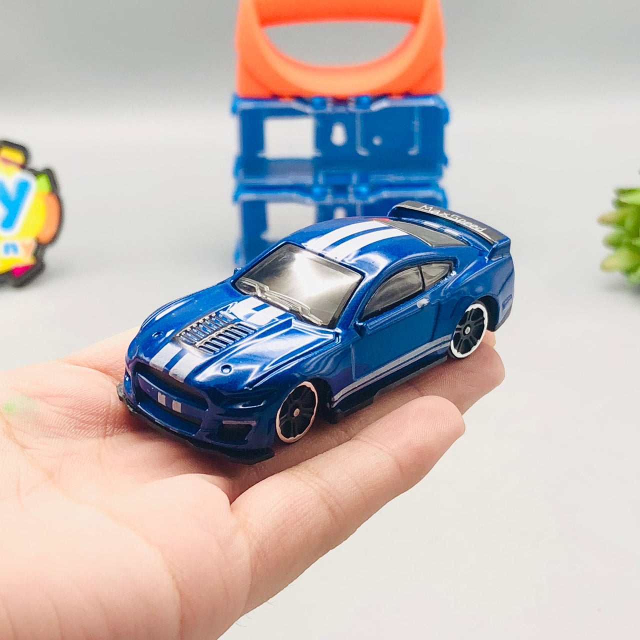 2Pcs Hot Wheel Diecast Cars With Display Racks