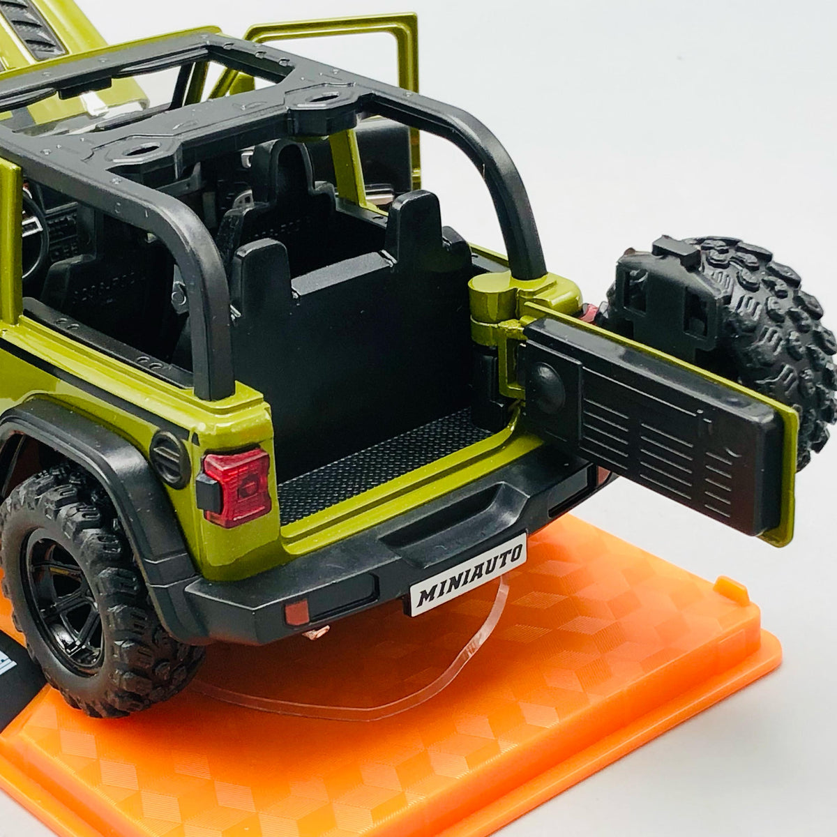1:32 Diecast Rubicon Jeep With Acrylic Display Box - Green